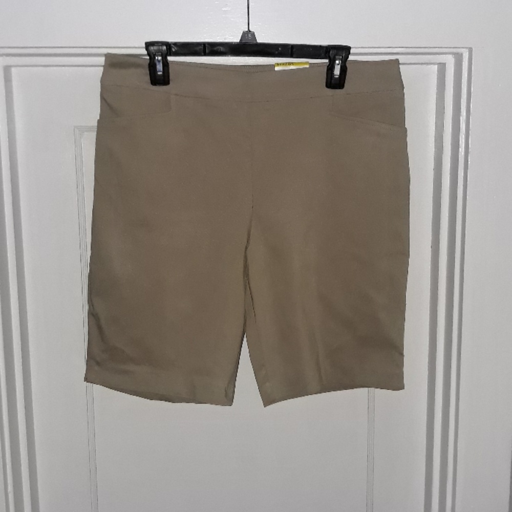 Pull on khaki bermudas